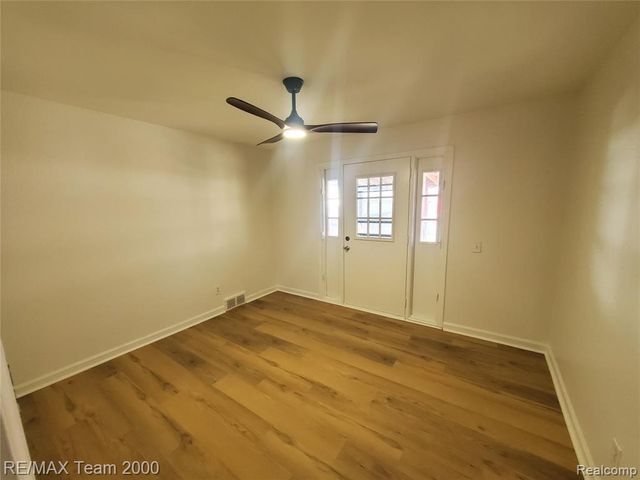 20532 Powers Avenue, Dearborn Heights, MI 48125