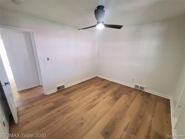 20532 Powers Avenue, Dearborn Heights, MI 48125