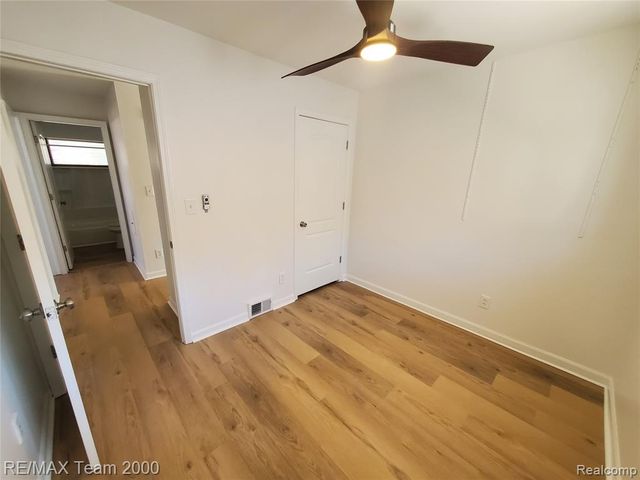 20532 Powers Avenue, Dearborn Heights, MI 48125