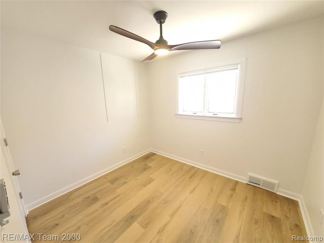 20532 Powers Avenue, Dearborn Heights, MI 48125