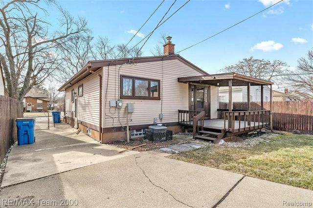 20532 Powers Avenue, Dearborn Heights, MI 48125