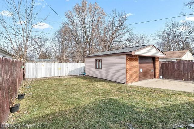20532 Powers Avenue, Dearborn Heights, MI 48125