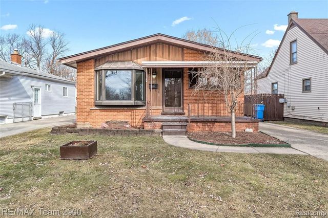 20532 Powers Avenue, Dearborn Heights, MI 48125