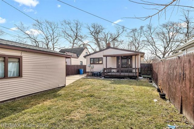 20532 Powers Avenue, Dearborn Heights, MI 48125
