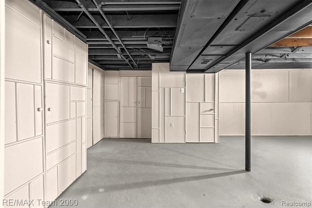 20532 Powers Avenue, Dearborn Heights, MI 48125