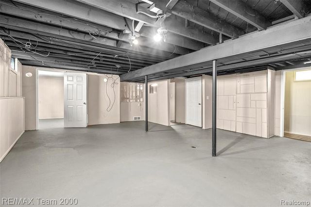 20532 Powers Avenue, Dearborn Heights, MI 48125