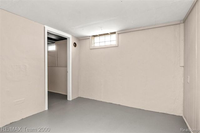 20532 Powers Avenue, Dearborn Heights, MI 48125