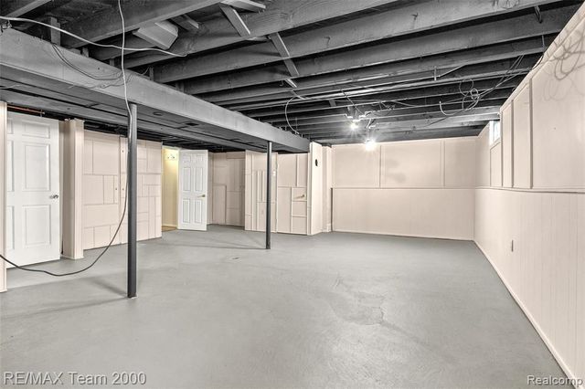 20532 Powers Avenue, Dearborn Heights, MI 48125