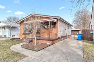 20532 Powers Avenue, Dearborn Heights, MI 48125