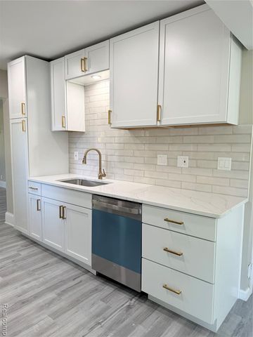 266 W Bennett Avenue, Ferndale, MI 48220