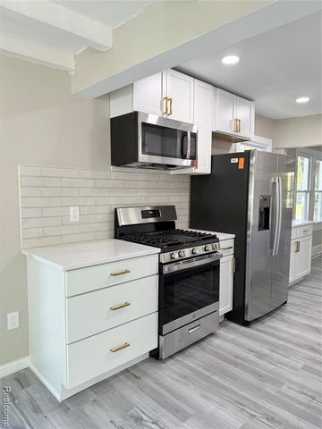 266 W Bennett Avenue, Ferndale, MI 48220
