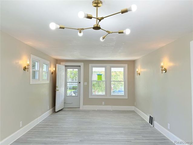 266 W Bennett Avenue, Ferndale, MI 48220