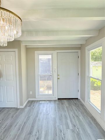 266 W Bennett Avenue, Ferndale, MI 48220