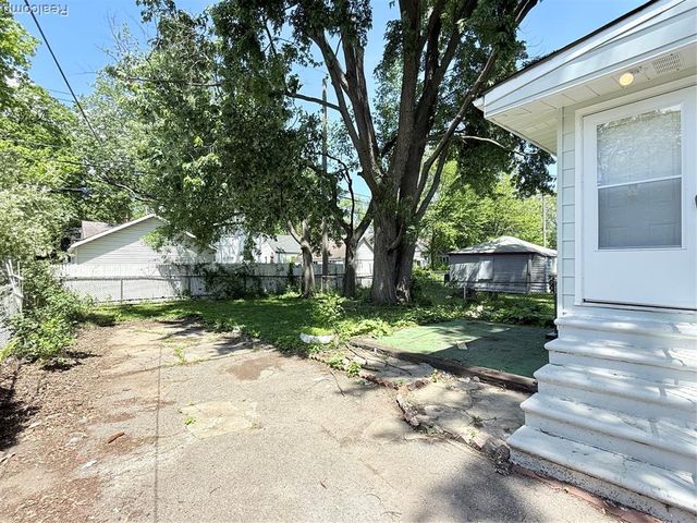266 W Bennett Avenue, Ferndale, MI 48220