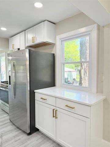 266 W Bennett Avenue, Ferndale, MI 48220