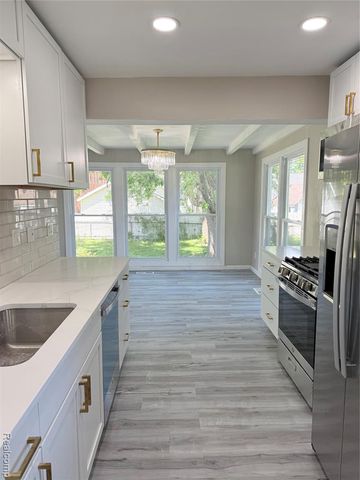 266 W Bennett Avenue, Ferndale, MI 48220
