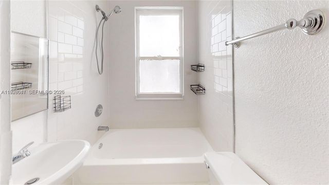 126 Mendoza Ave 9, Coral Gables, FL 33134