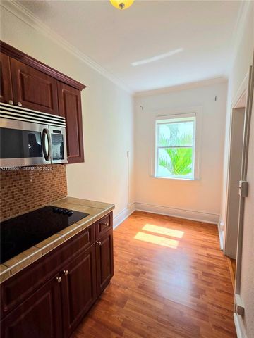 126 Mendoza Ave 9, Coral Gables, FL 33134