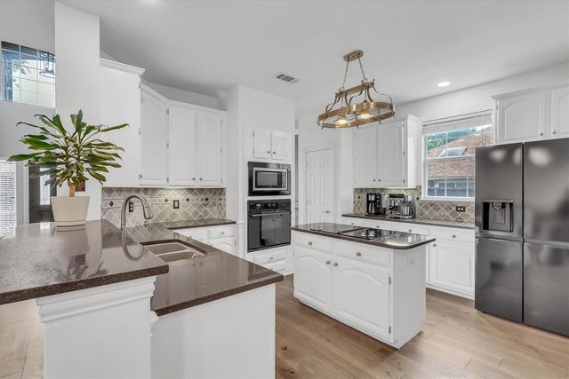 1900 Golden Trail, Carrollton, TX 75010