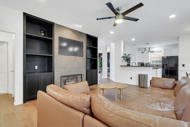 1900 Golden Trail, Carrollton, TX 75010