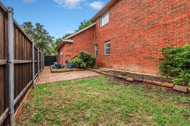 1900 Golden Trail, Carrollton, TX 75010