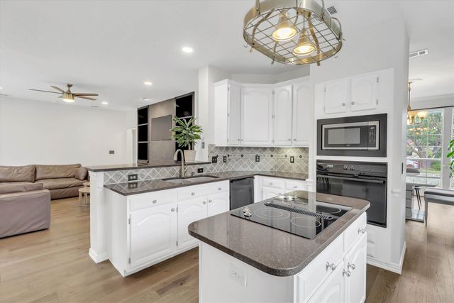 1900 Golden Trail, Carrollton, TX 75010