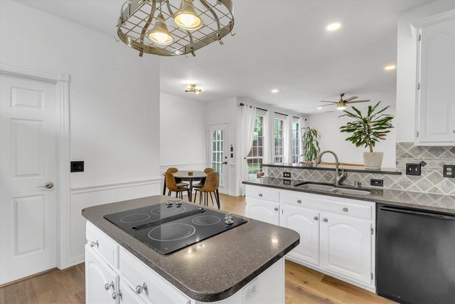 1900 Golden Trail, Carrollton, TX 75010