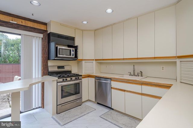 336 BOLTON RD, East Windsor, NJ 08520