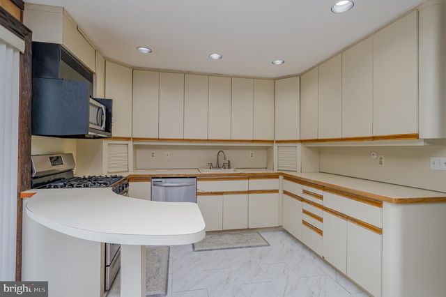 336 BOLTON RD, East Windsor, NJ 08520