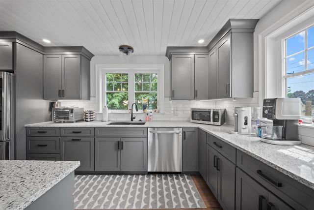 36 Ruby Road, Portsmouth, NH 03801