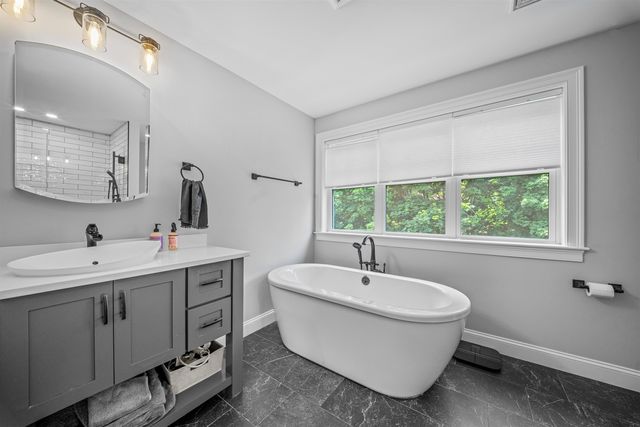 36 Ruby Road, Portsmouth, NH 03801