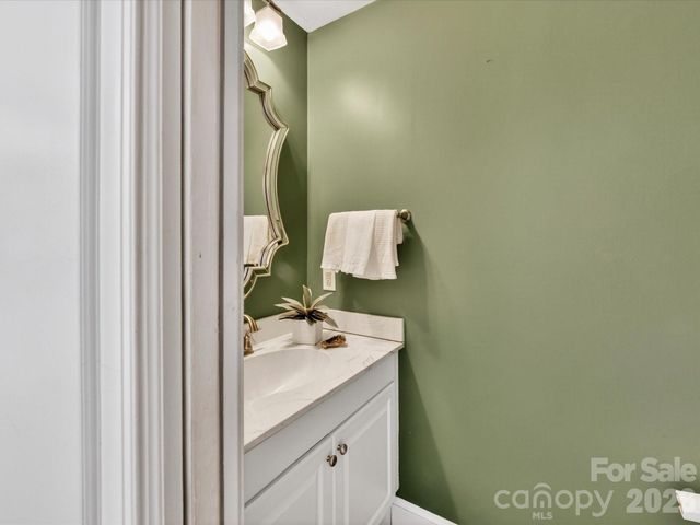 1847 Meadowood Lane, Charlotte, NC 28211