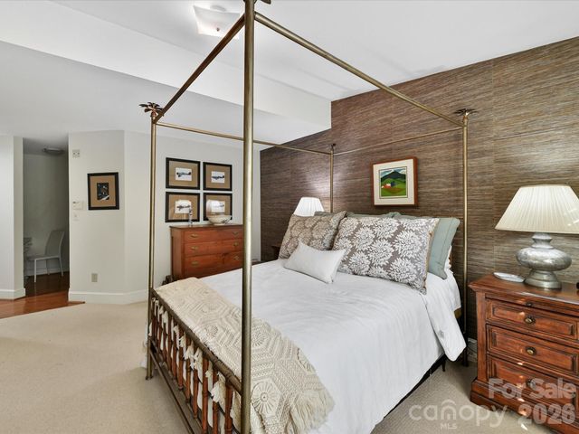 1847 Meadowood Lane, Charlotte, NC 28211