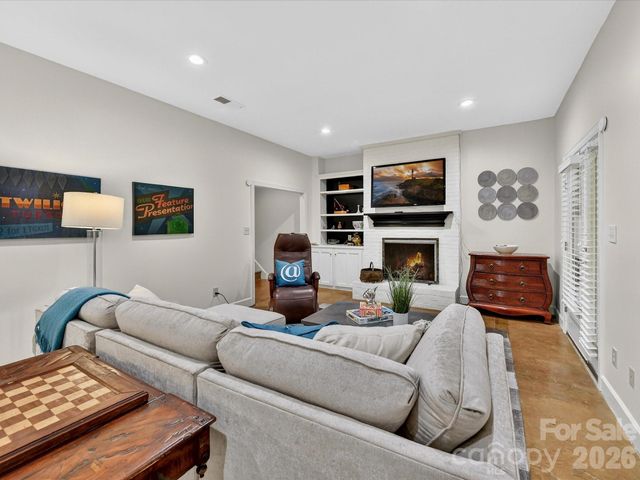 1847 Meadowood Lane, Charlotte, NC 28211