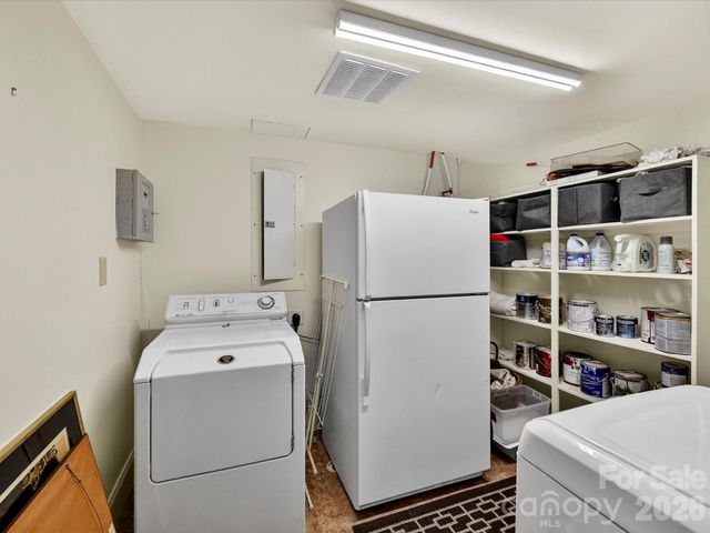 1847 Meadowood Lane, Charlotte, NC 28211