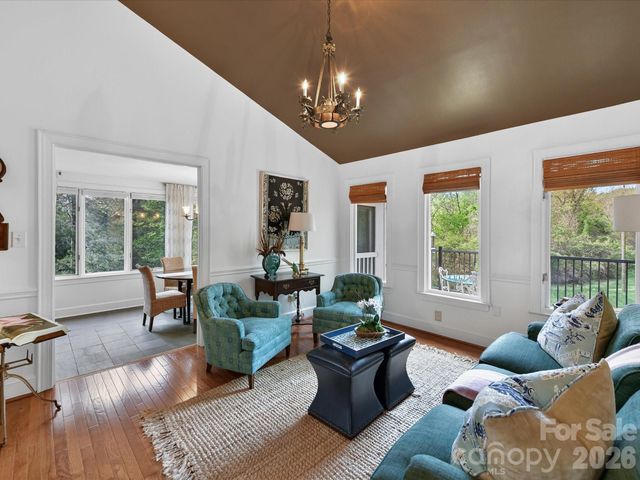 1847 Meadowood Lane, Charlotte, NC 28211