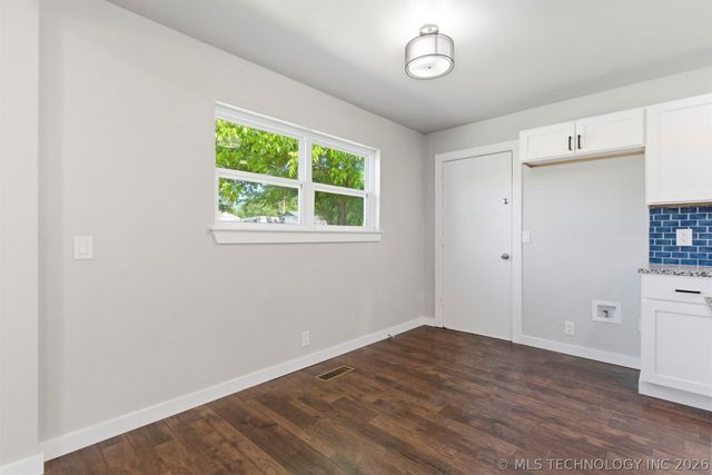 320 N Cedar Street, Owasso, OK 74055