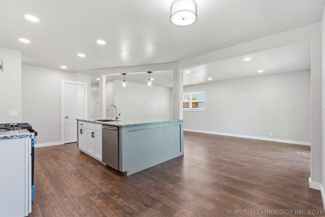 320 N Cedar Street, Owasso, OK 74055