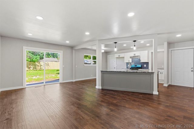 320 N Cedar Street, Owasso, OK 74055