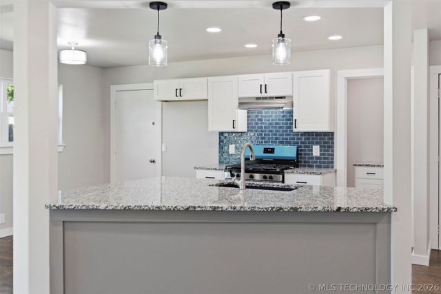 320 N Cedar Street, Owasso, OK 74055