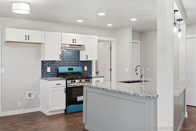 320 N Cedar Street, Owasso, OK 74055