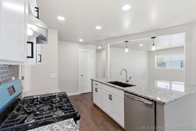 320 N Cedar Street, Owasso, OK 74055