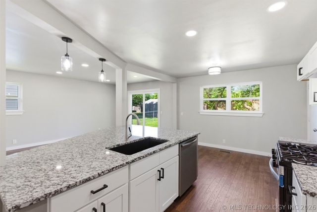 320 N Cedar Street, Owasso, OK 74055