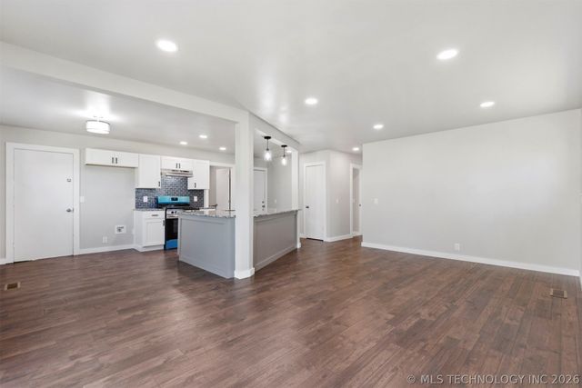 320 N Cedar Street, Owasso, OK 74055