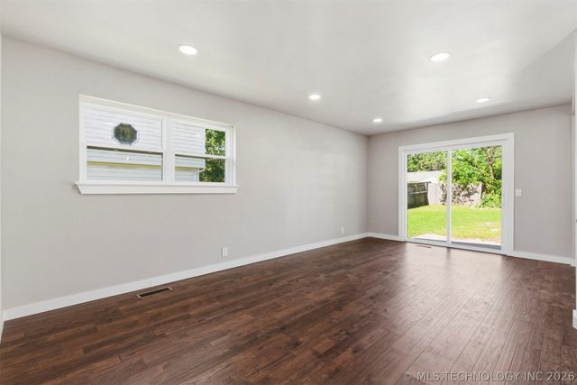 320 N Cedar Street, Owasso, OK 74055