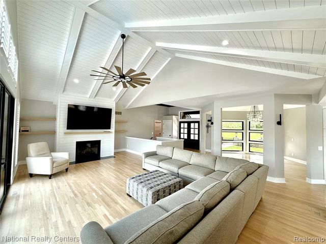 7050 Lake Shannon Court, Fenton, MI 48430