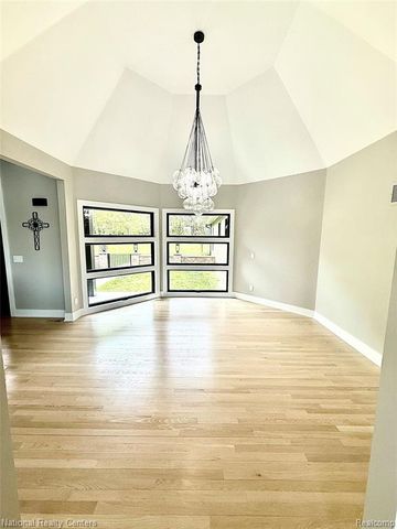 7050 Lake Shannon Court, Fenton, MI 48430