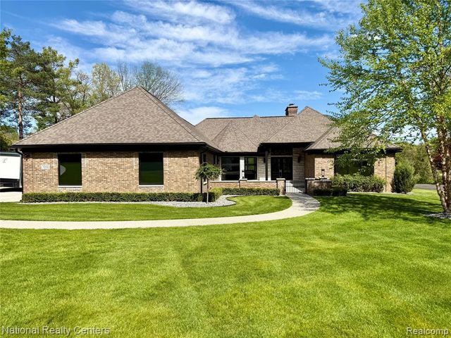 7050 Lake Shannon Court, Fenton, MI 48430