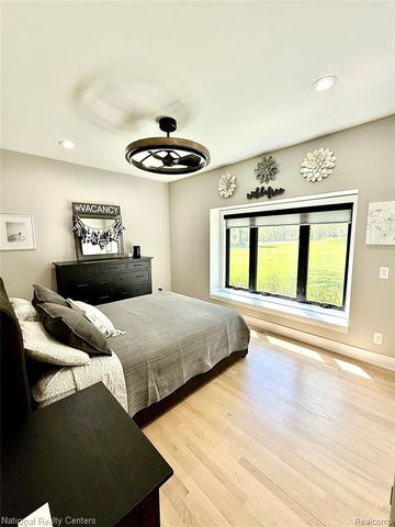 7050 Lake Shannon Court, Fenton, MI 48430