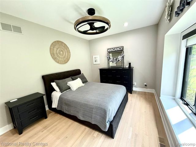7050 Lake Shannon Court, Fenton, MI 48430